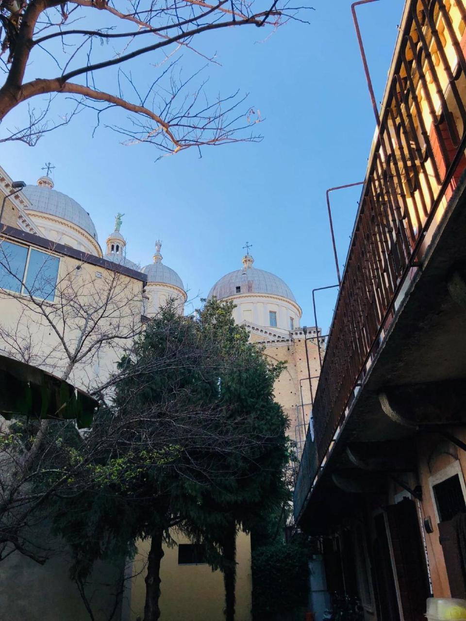 Om Plus Santa Giustina Padova Luaran gambar