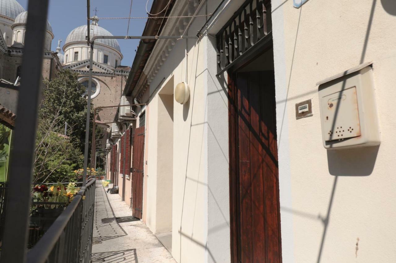 Om Plus Santa Giustina Padova Luaran gambar
