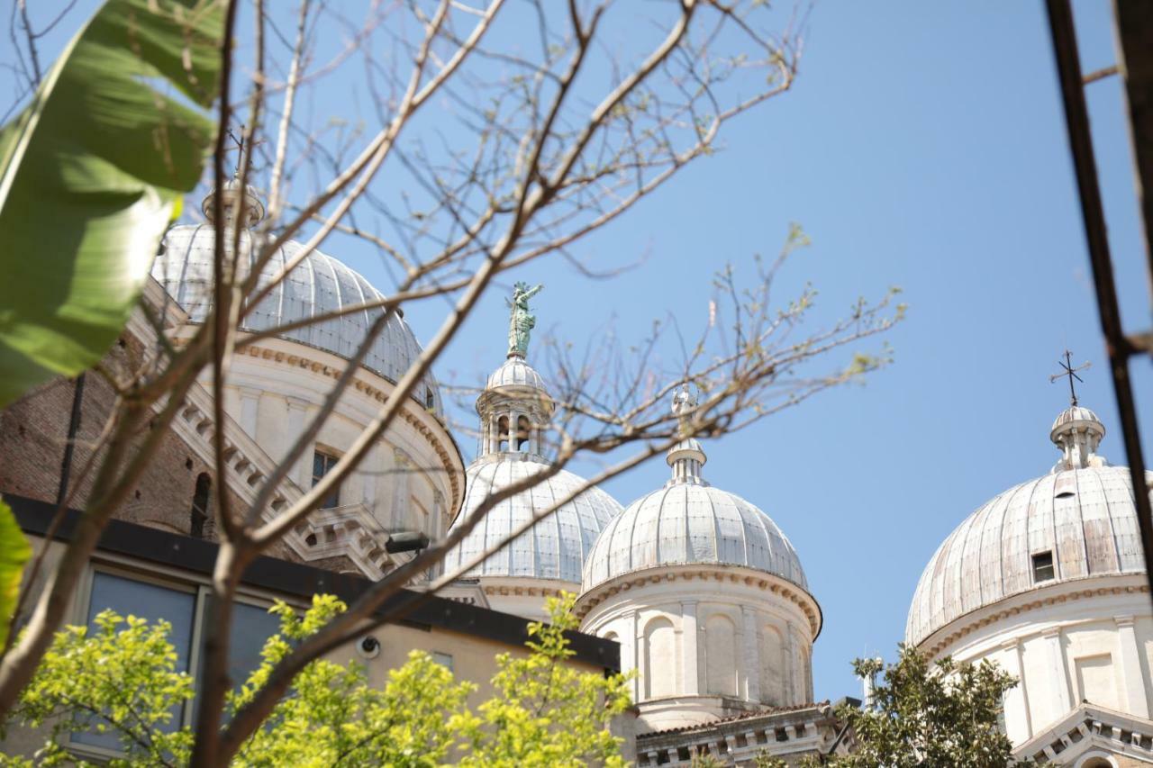 Om Plus Santa Giustina Padova Luaran gambar