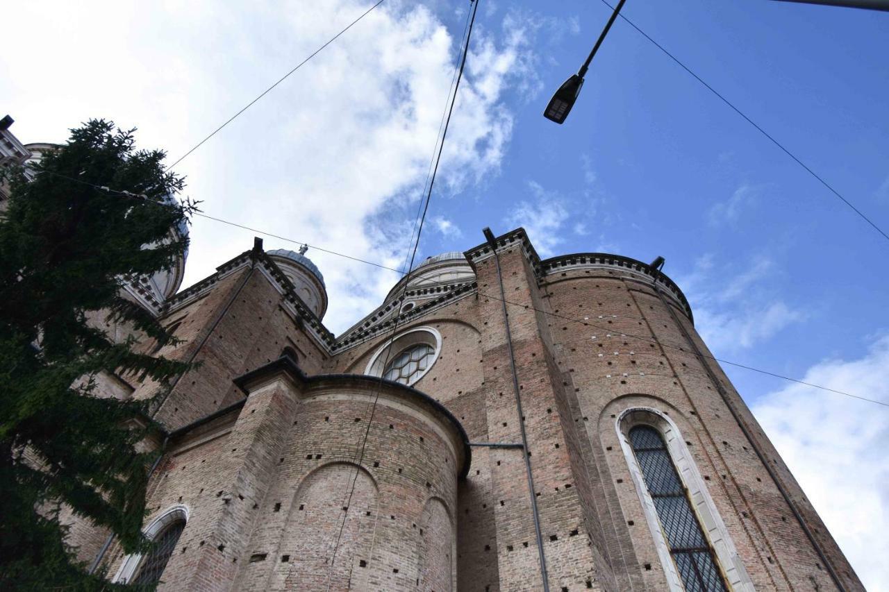 Om Plus Santa Giustina Padova Luaran gambar